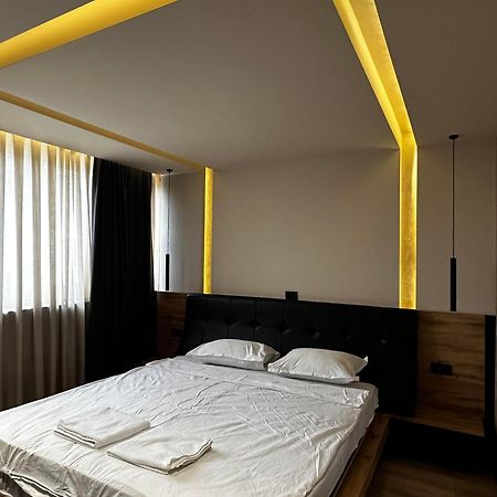 Zet Apartments - Bedroom & Bathroom Prishtinë Exterior photo
