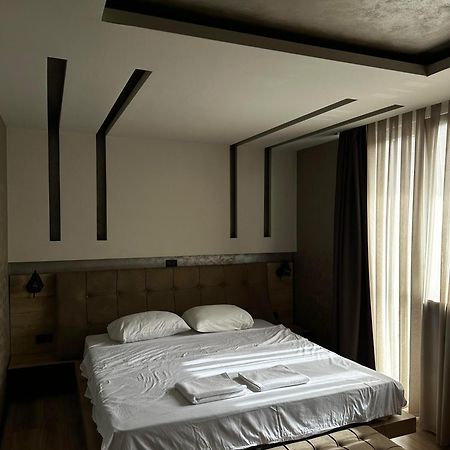 Zet Apartments - Bedroom & Bathroom Prishtinë Exterior photo
