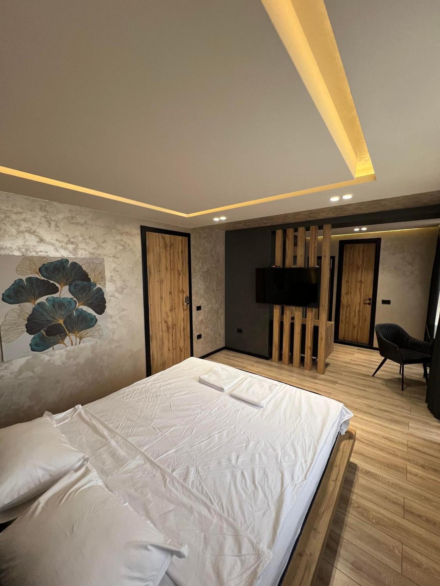 Zet Apartments - Bedroom & Bathroom Prishtinë Exterior photo