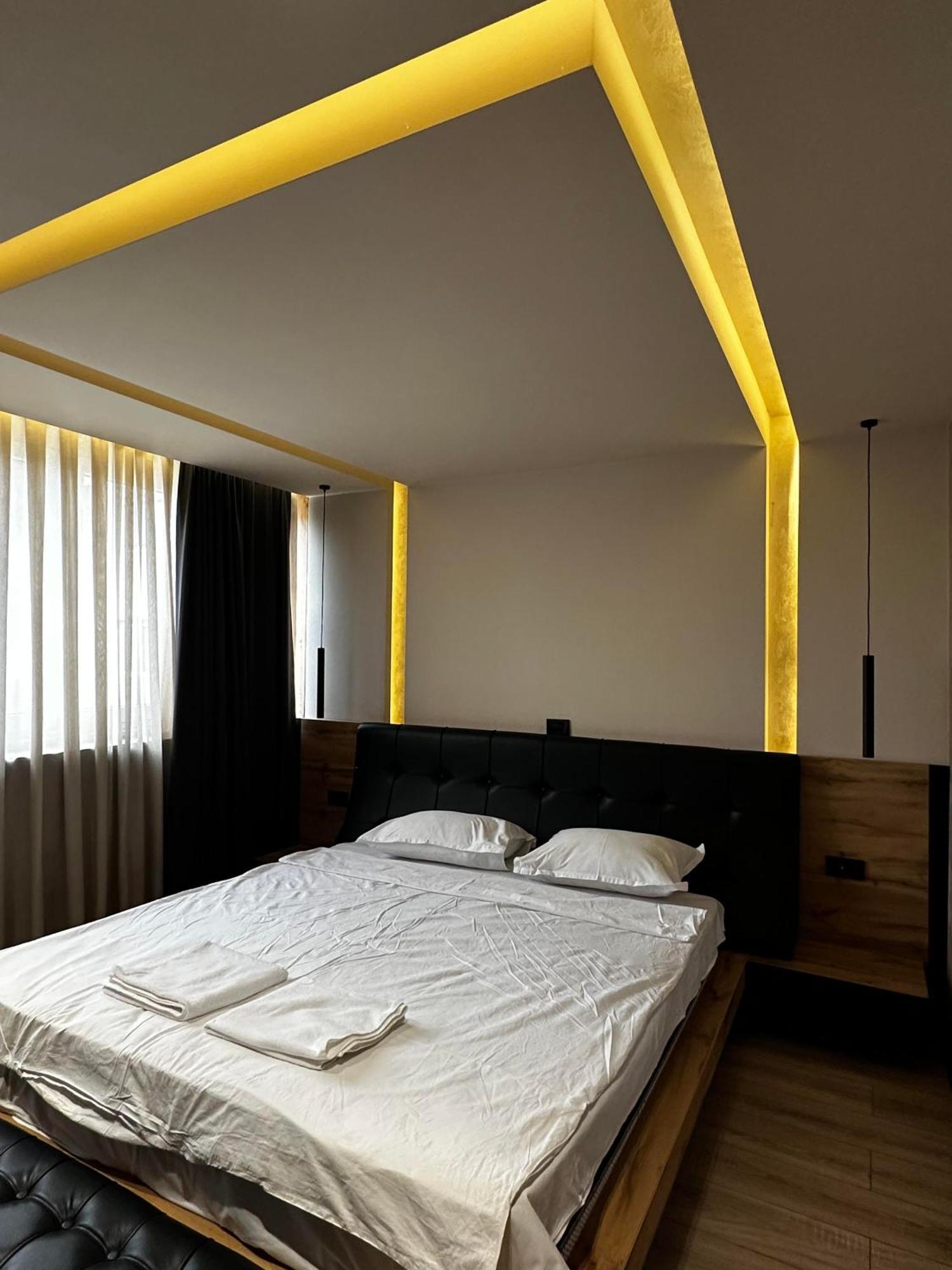 Zet Apartments - Bedroom & Bathroom Prishtinë Exterior photo
