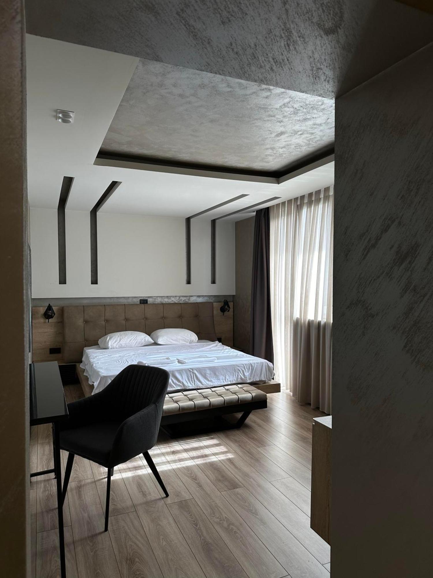 Zet Apartments - Bedroom & Bathroom Prishtinë Exterior photo