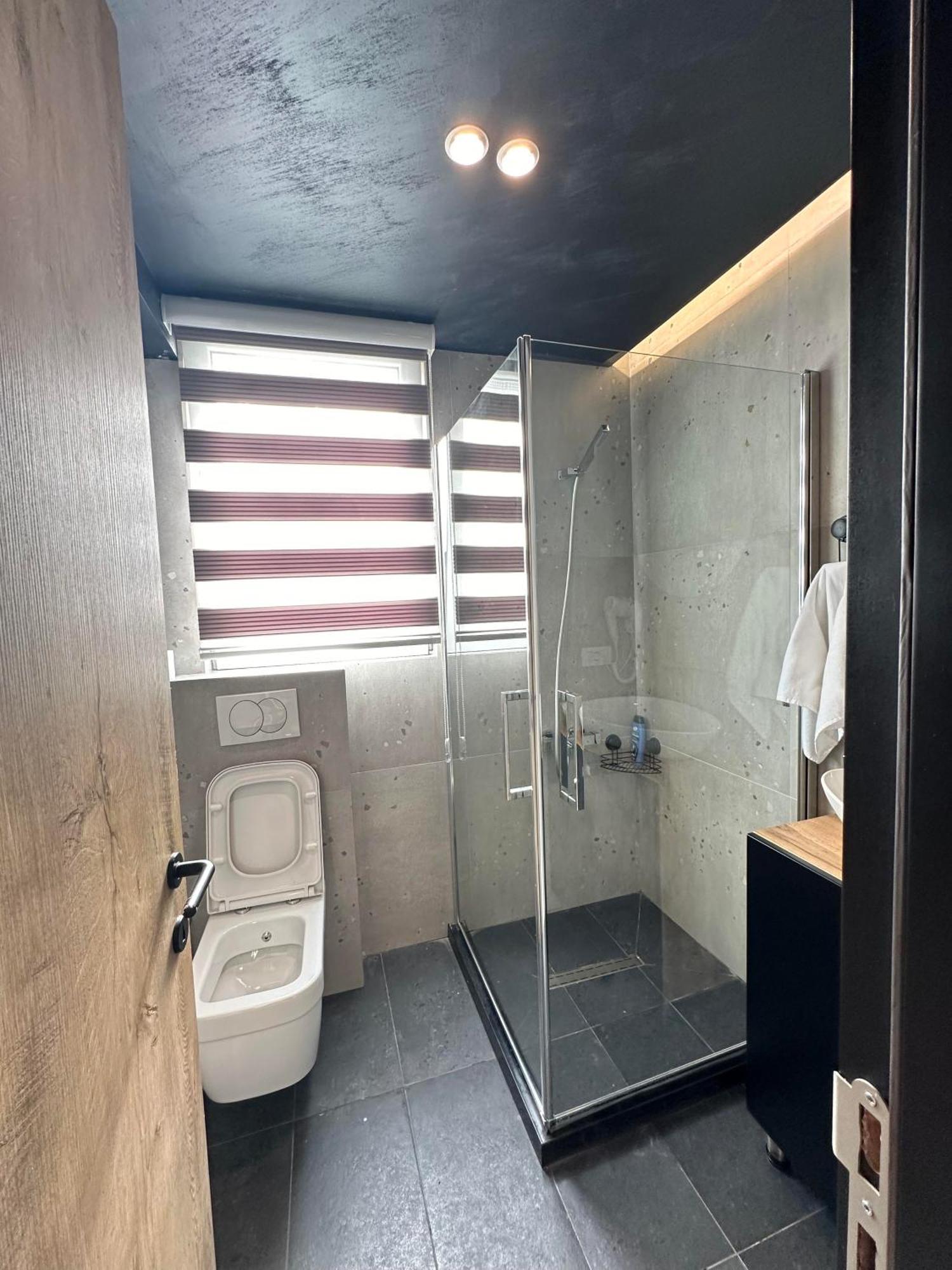Zet Apartments - Bedroom & Bathroom Prishtinë Exterior photo