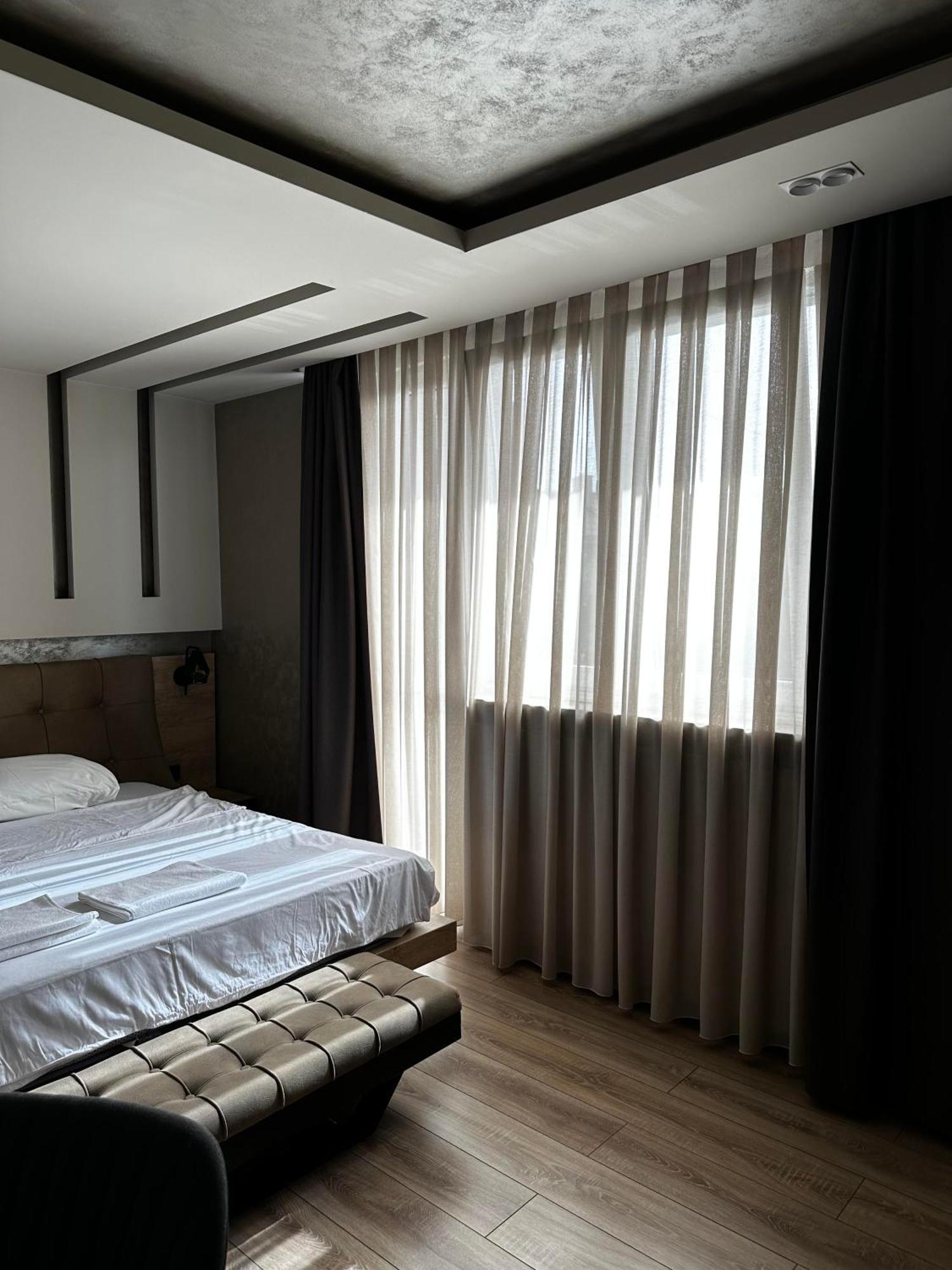 Zet Apartments - Bedroom & Bathroom Prishtinë Exterior photo